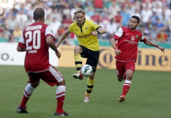 2012-08-18t154923z_163001144_bm2e88i1d5d01_rtrmadp_3_soccer-germany_reuters
