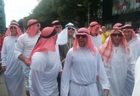 زي الخليجي الكويتي في شوارع نوتنجهام فورست