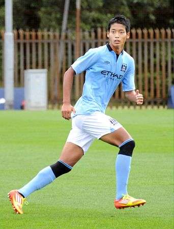 كوسوكي كينوشيتا في تدريبات أكاديمية فريق مانشستر سيتي الانجليزي