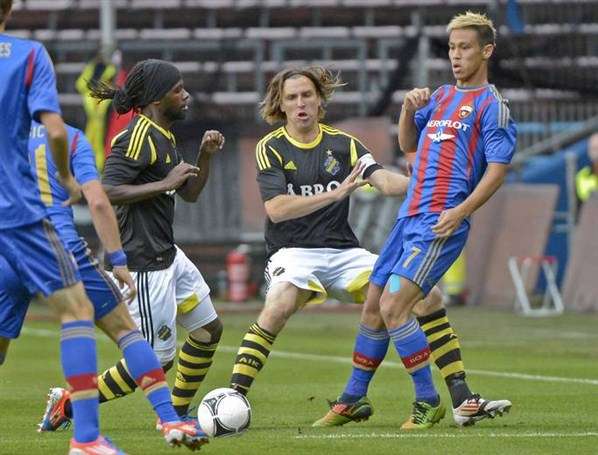 كيسوكي هوندا في مباراة سيسكا موسكو وايك السويدي