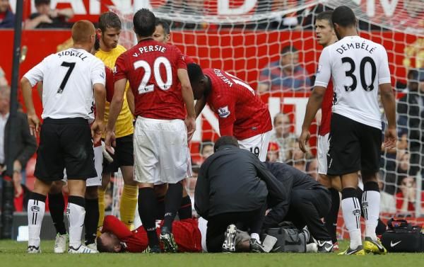 2012-08-25t162548z_1732773497_gm1e88q014m01_rtrmadp_3_soccer-england_reuters