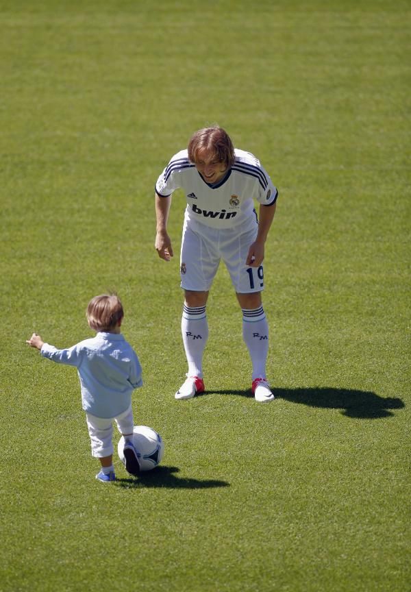2012-08-27t144049z_1371888860_gm1e88r1qvj01_rtrmadp_3_soccer_reuters
