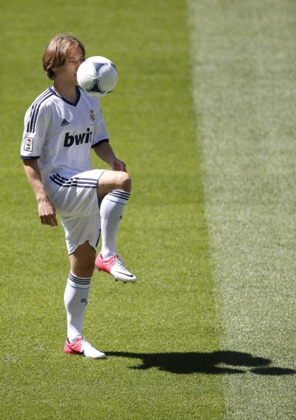 2012-08-27t145307z_1775569166_gm1e88r1rin01_rtrmadp_3_soccer_reuters