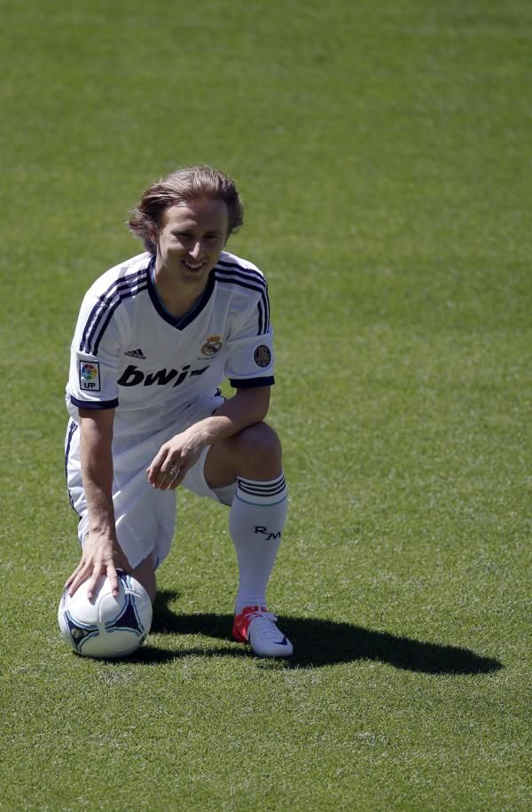 2012-08-27t150955z_1458007268_gm1e88r1s8z01_rtrmadp_3_soccer-spain-modric_reuters