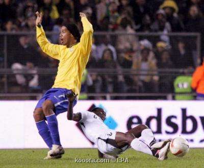 رونادينهو و تدخل أحد لاعبي غانا