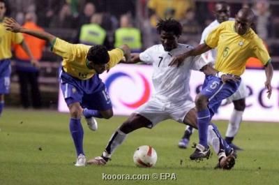لاعب غادي وسط لاعبين من منتخب البرازيل