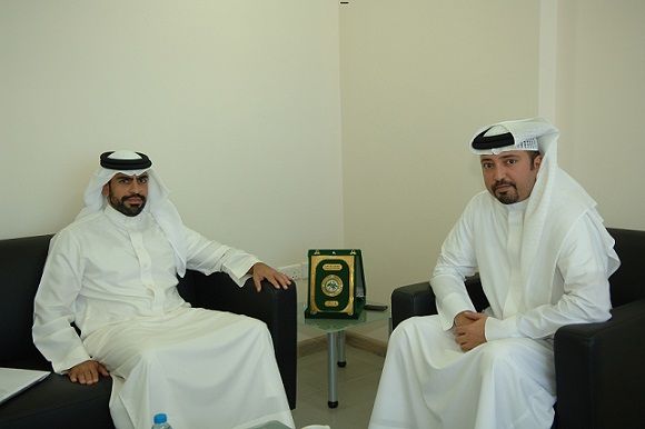 الشيخ احمد بن حمد ال خليفة خلال استقباله الشيخ عبدالله بن راشد ال خليفة 