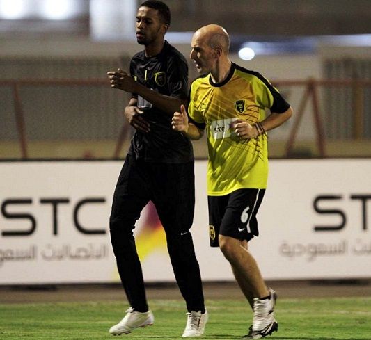 مبروك زايد يتدرب مع الفريق