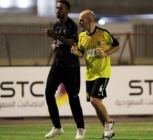 مبروك زايد يتدرب مع الفريق