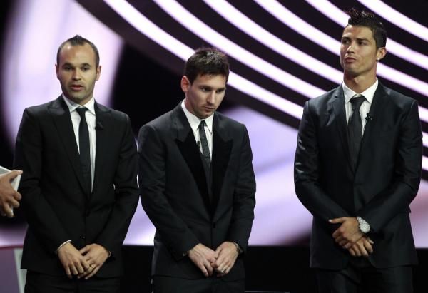 2012-08-30t175754z_474682326_gm1e88v05cg01_rtrmadp_3_soccer-uefa-iniesta_reuters