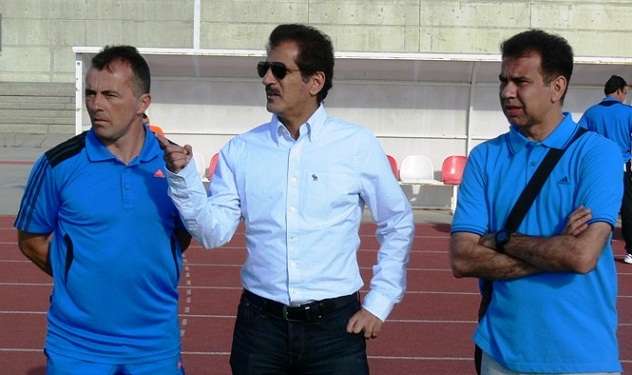 اسعد البنوان رئيس كاظمة مع مدرب الفريق ميودراج 