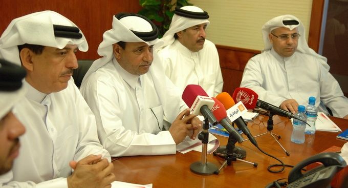 - المهنّدي إلى جانب النعيمي في المؤتمر.  