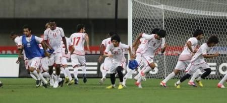 تدريبات منتخب الإمارات في أرضية استاد نيجاتا