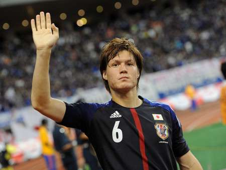 جوتوكو ساكاي بعد نهاية المباراة الودية بين اليابان والإمارات