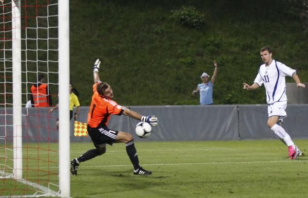 2012-09-07t182954z_1685451862_bm2e8971kto01_rtrmadp_3_soccer-world_reuters