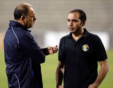 الأمير علي يستمع لعدنان حمد