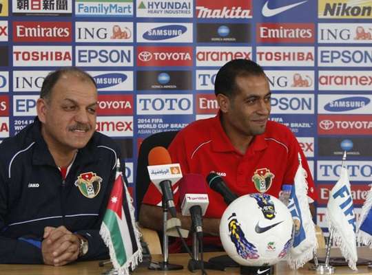 عدنان حمد وعامر  ذيب خلال المؤتمر الصحفي 