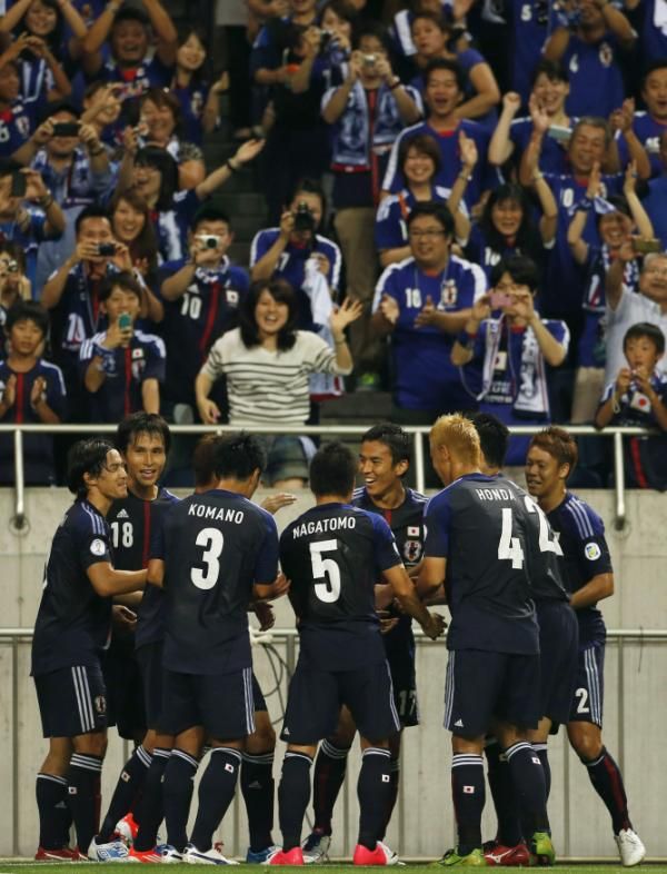 2012-09-11t121220z_1816527491_gm1e89b1k1801_rtrmadp_3_soccer-japan_reuters