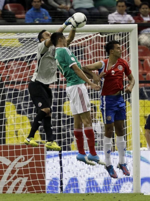 2012-09-12t065133z_442656854_gm1e89c159201_rtrmadp_3_soccer-world_reuters