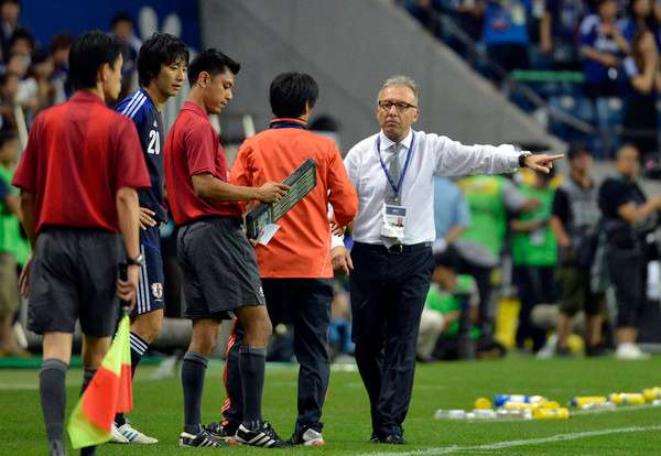 البيرتو زاكيروني في مباراة اليابان والعراق