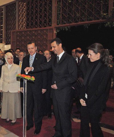 الاسد واردوغان يفتتحان الملعب 