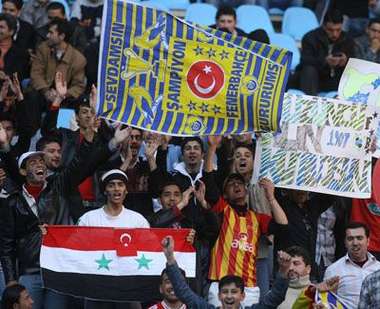 الجمهور السوري والتركي جنبا الى جنب