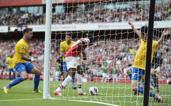 2012-09-15t154133z_1760622082_gm1e89f1tsf01_rtrmadp_3_soccer-england_reuters