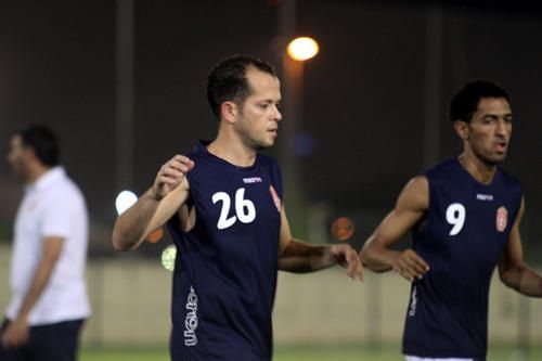 البرازيلي جاجا خلال الحصة التدريبية للمحرق اليوم في دبي