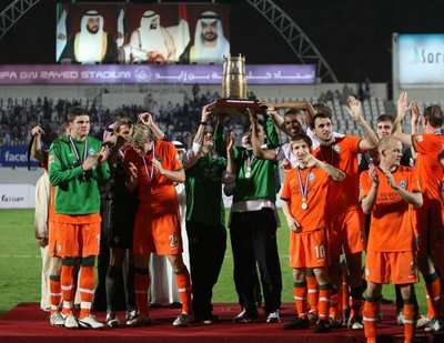 تتويج فيردر بريمن الألماني على استاد خليفة بن زايد في مدينة العين