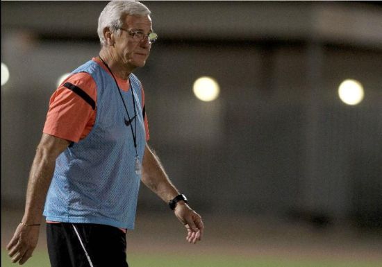 المدرب الإيطالي مارتشيللو ليبي في تدريبات الفريق بمدينة جدة السعودية
