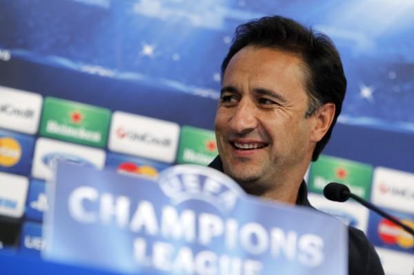 2012-09-17t175718z_88419809_gm1e89i05dw01_rtrmadp_3_soccer-champions_reuters