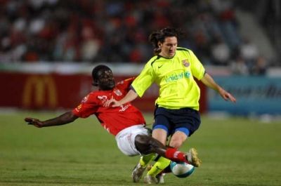 ميسي في مباراة برشلونة مع الأهلي اثناء احتفال النادي المصري بمئويته