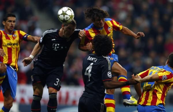 2012-09-19t204611z_1165143352_gm1e89k0d7z01_rtrmadp_3_soccer-champions_reuters