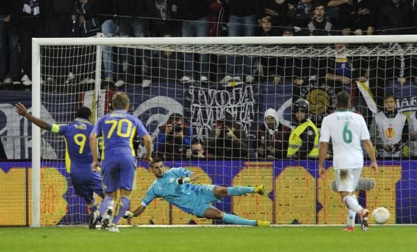 2012-09-20t211756z_742046201_gm1e89l0ekn01_rtrmadp_3_soccer-europa_reuters