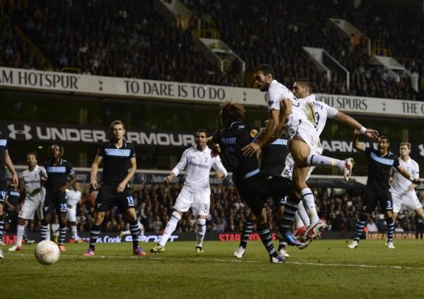 2012-09-20t210255z_292975706_gm1e89l0dzn01_rtrmadp_3_soccer-europa_reuters