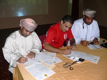 توقيع العقد مع المدرب