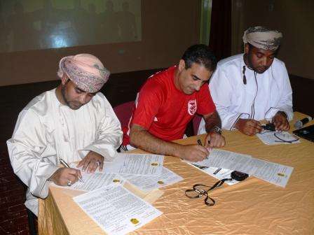 توقيع العقد مع المدرب