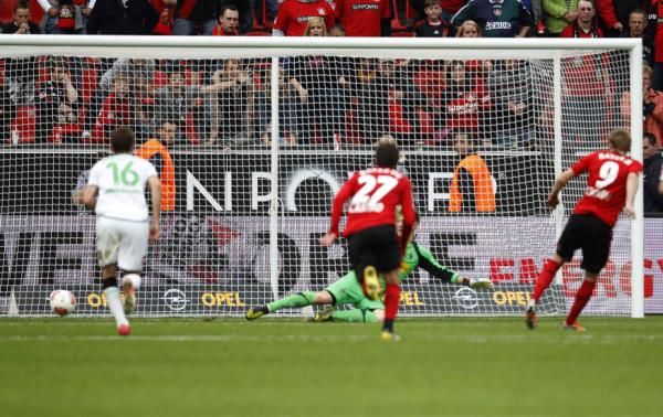 2012-09-23t150539z_870156110_bm2e89n1b9x01_rtrmadp_3_soccer-germany_reuters