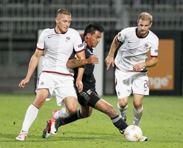 2012-09-20t211852z_1592876272_gm1e89l0eqd01_rtrmadp_3_soccer-europa_reuters