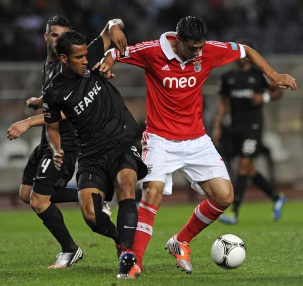 2012-09-23t214252z_493878182_gm1e89o0fti01_rtrmadp_3_soccer-portugal_reuters