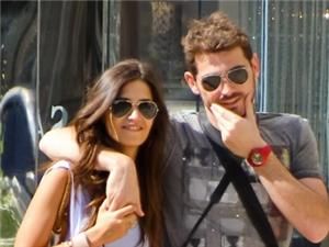  كاسياس والمذيعة سارة كاربونيرو 