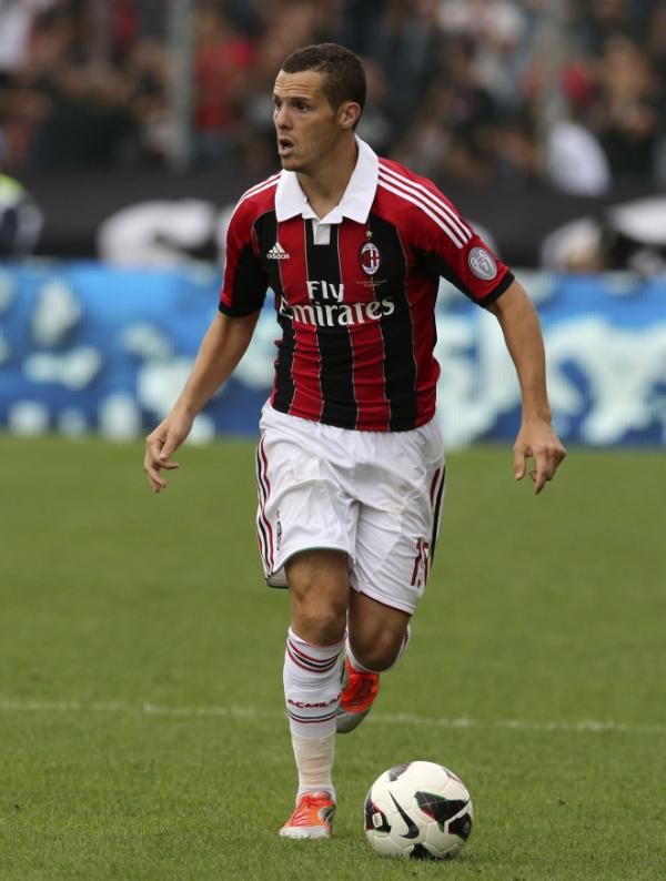 2012-09-23t161021z_1727074268_gm1e89o00eb01_rtrmadp_3_soccer-italy_reuters