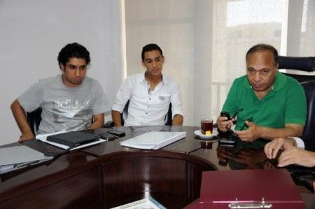 اللاعب مع رئيس الاسماعيلي ووكيله