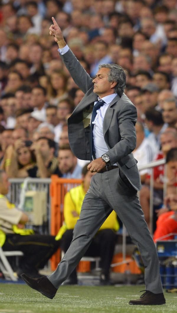 2012-09-18t203335z_304823256_gm1e89j0cks01_rtrmadp_3_soccer-champions_reuters