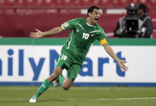 لقطات متنوعة ليونس محمود بلباس المنتخب العراقي والوكرة القطري