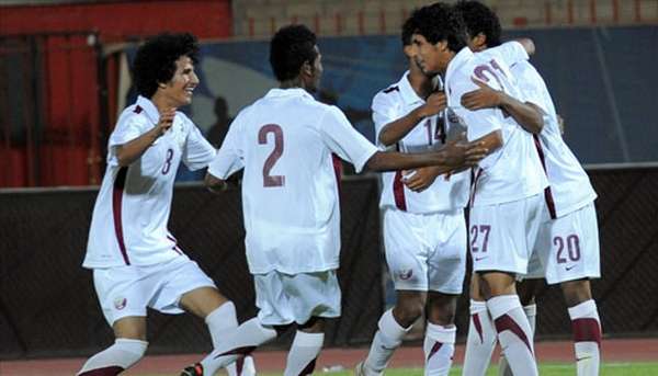 المنتخب القطري يحتفل برباعيته في البحرين