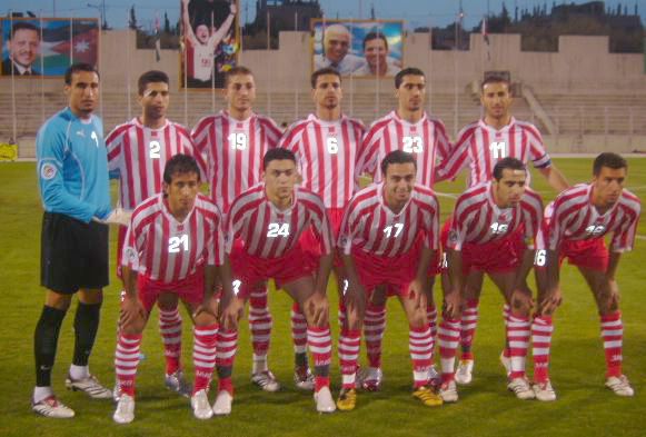 صورة جماعية لنجوم شباب الاردن قبل اللقاء وبعدســة كوووورة