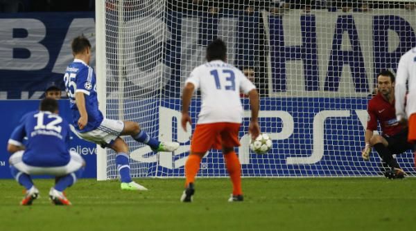 2012-10-03t201719z_94293722_gm1e8a40bst01_rtrmadp_3_soccer-champions_reuters