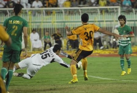 جانب من مباراة القمة بين القادسية والعربي الاسبوع الماضي