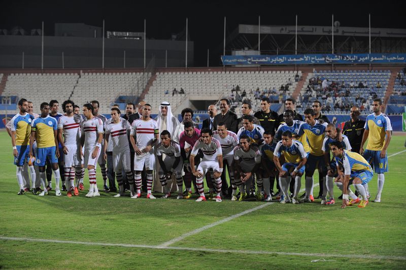 صورة تذكارية للفريقين